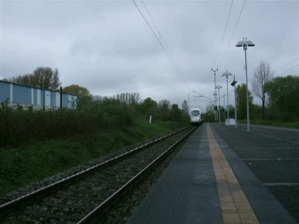 ICE1611 von Warnemnde nach Mnchen Hbf bei der Durchfahrt im 
S-Bahnhof Rostock-Marienehe(08.05.10)