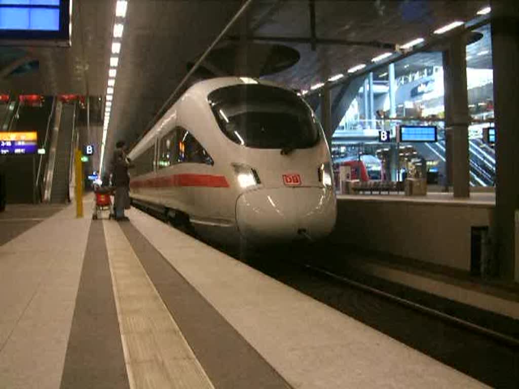 ICE1613 von Berlin Gesundbrunnen Richtung Mnchen Hbf kurz vor der Ausfahrt in Berlin Hbf(tief).07.04.10 