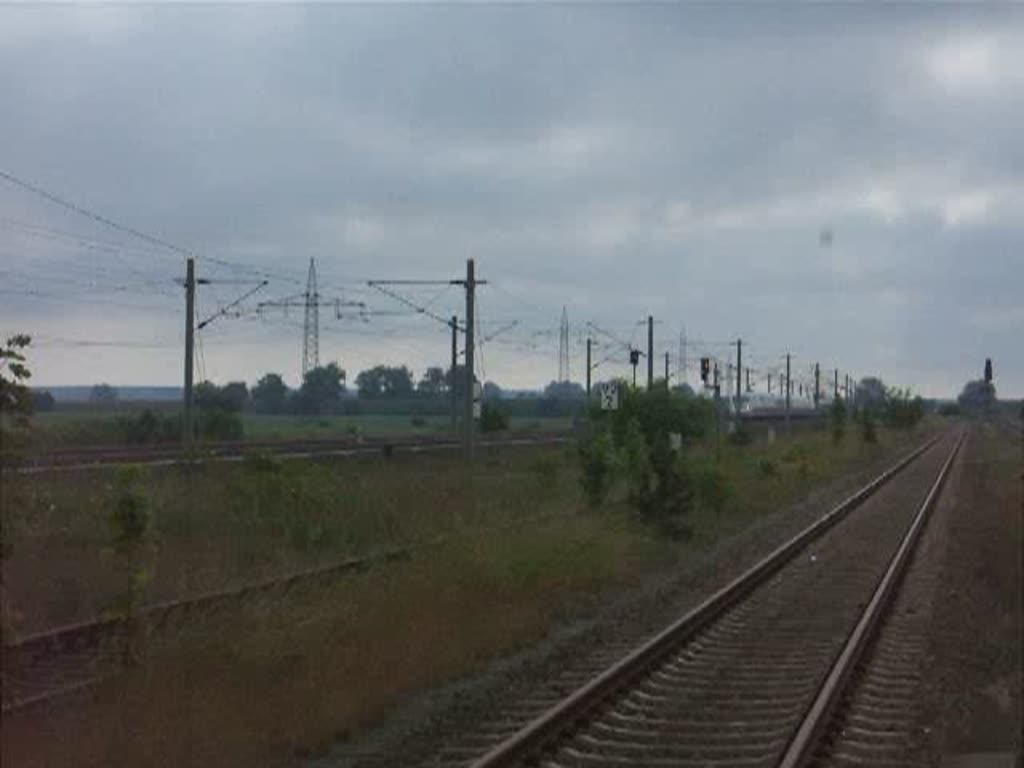 ICE642/652 von Berlin Ostbahnhof nach Bonn Hbf/Dsseldorf Hbf.(Zugteilung in Hamm(Westf)bei der Durchfahrt in Schnhausen/Elbe.
(31.05.09)