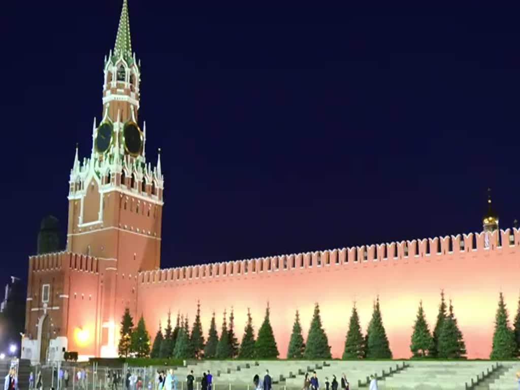 Im Mai 2018 besuchten wir die russische Hauptstadt Moskau. Die U-Bahn Stationen sind wirklich beeindruckend. Auch die Bahnhöfe habe eine bemerkenswerte Architektur. Ich habe ein paar Eindrücke davon zusammengestellt.