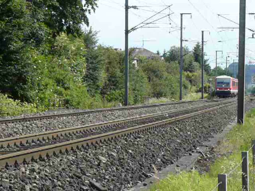 In Berschbach/Mersch kommt DB Diesel Triebzug 628/928 488-6 aus Richtung Luxemburg, kurz bevor er in den Bahnhof von Mersch einfhrt. 15.06.08