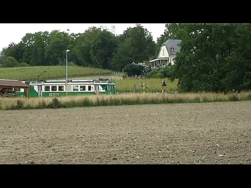 In Vufflens le Chateau kann man die Züge der BAM wunderbar mit dem dortigen Schloss in Szene setzen. 25.6.2013.