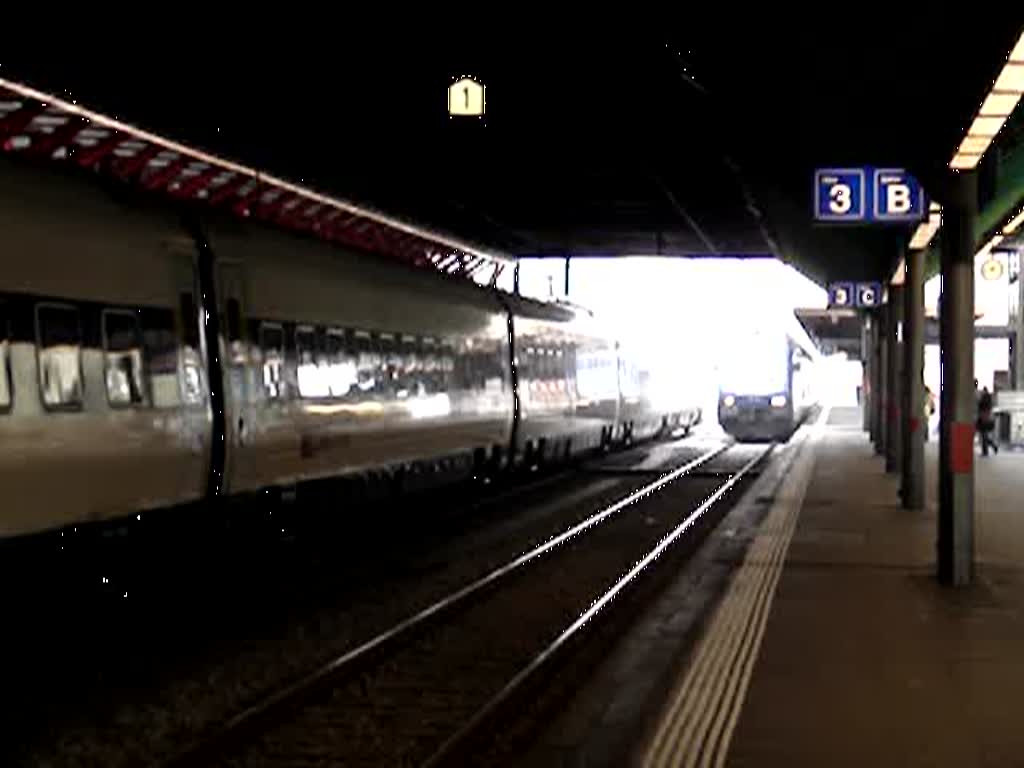InterCity 724 von St. Gallen nach Genf Flughafen/Geneve Aeroport bei der Einfahrt Winterthur. Der Bahnhof ist voll berdacht, deswegen ist das Video anfangs ein wenig dunkel. Aufgenommen am 10.10.2007