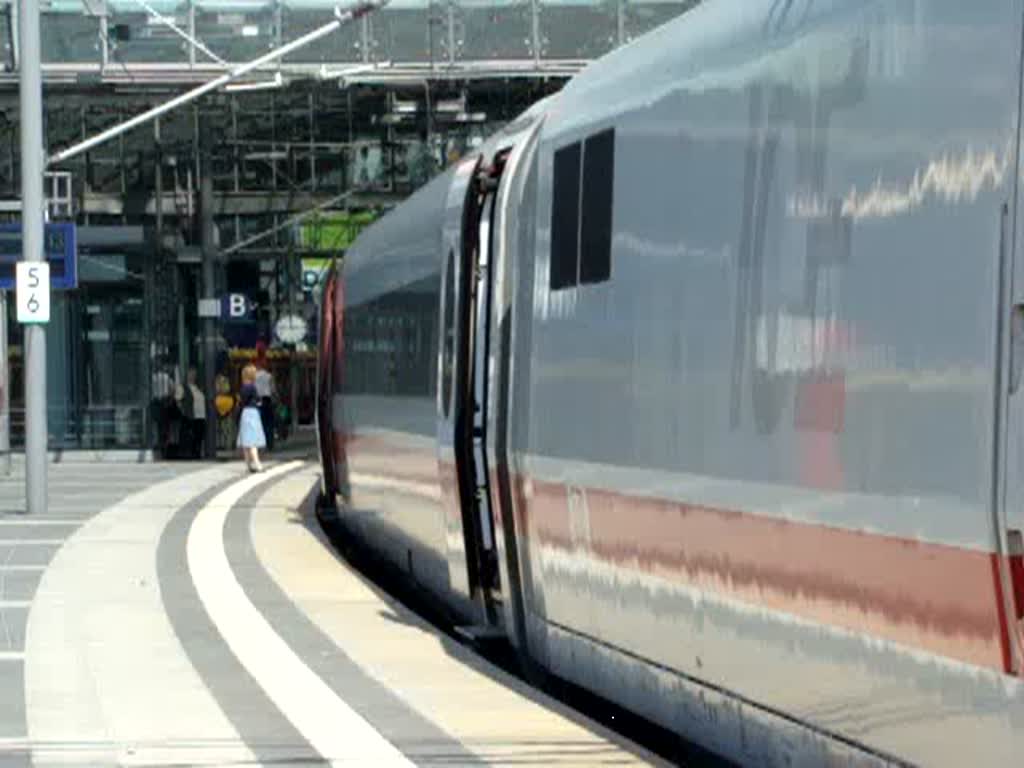 InterCityExpress 546/556 von Berlin Ostbahnhof nach Kln/Bonn Flughafen und Koblenz. Gefilmt am 07.06.2008 im Bahnhof Berlin Hauptbahnhof.