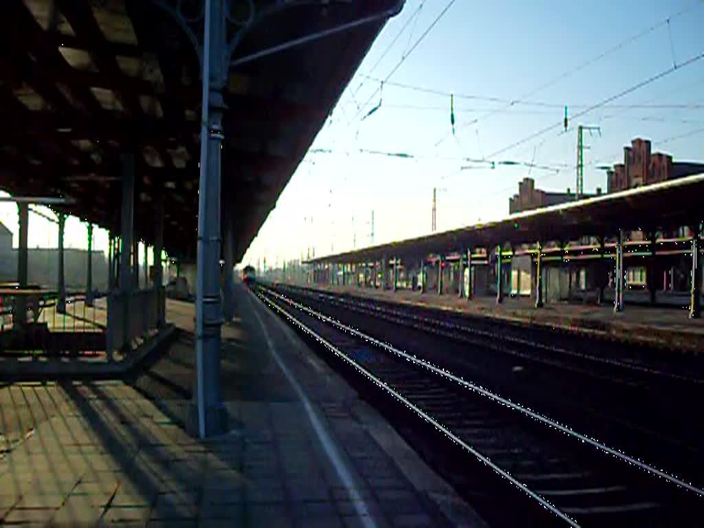 ITL 189 203 (ES64 F4-203)mit einem Containerzug in Richtung Magdeburg.

