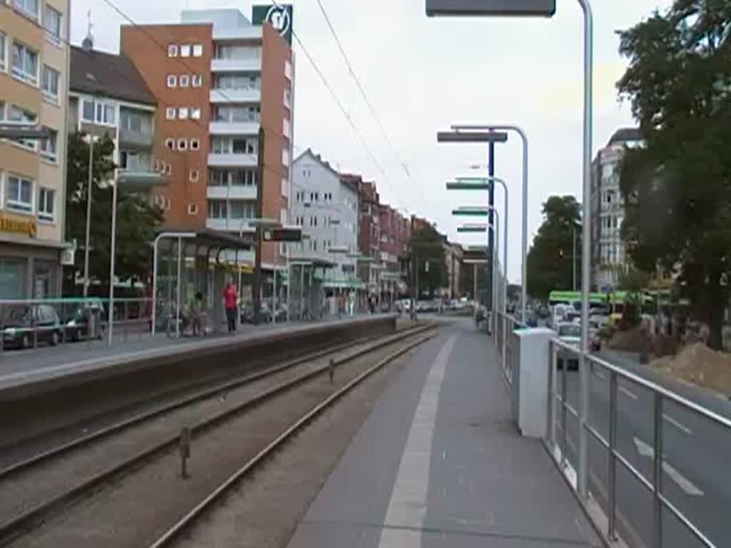 Kleiner Rundblick um die Stadtbahnhaltestelle, Vahrenwalder Platz der stra, am 30.06.10.