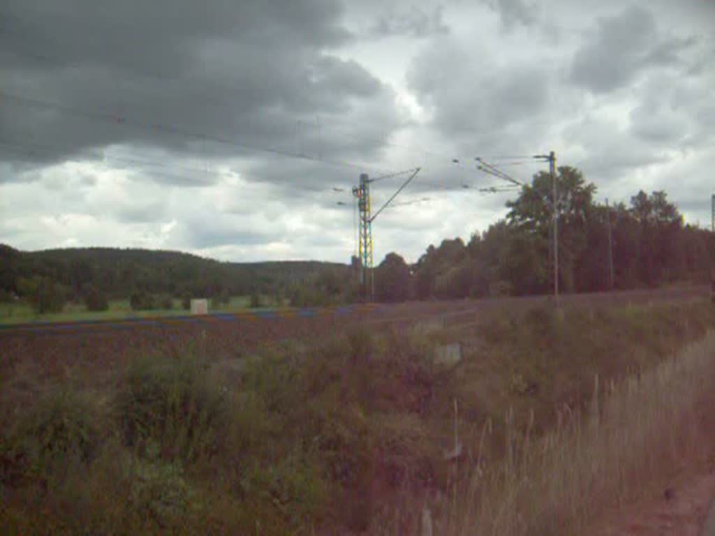 Komischer Weise wei ich nicht, was das fr eine Baureihe ist.Sie ist in richtung Frankfurt gefahren.!!Mit Signalhorn!!