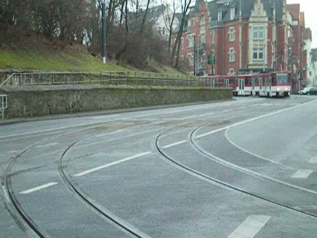 Kt4 der Erfurter Verkehrsbetriebe Ag,kommt in Richtung Hbf gefahren.Erfurt,Februar 09 Videolnge 0:22 Min.