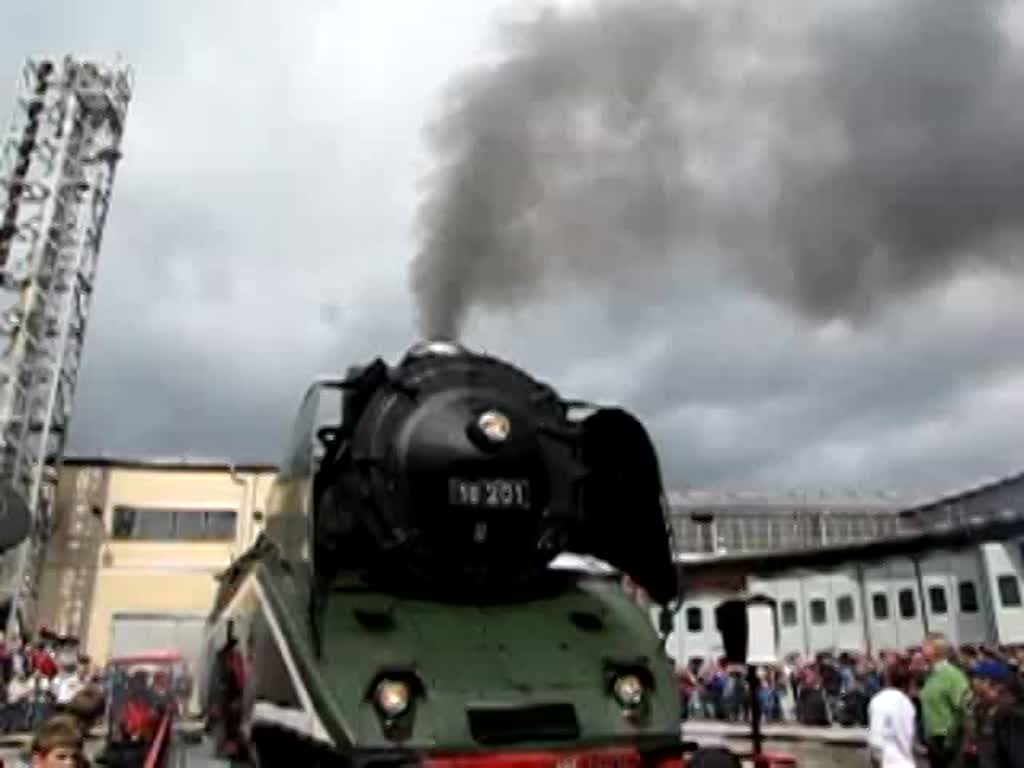 kurz nach der Ankunft , 18 201 im Bw Meiningen zum Fest Anfang September 2009