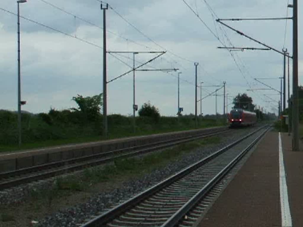 Lautlose Einfahrt eines neuen ET 440 Lirex Concordia am 08.06.2009 in Diedorf (nahe Augsburg).