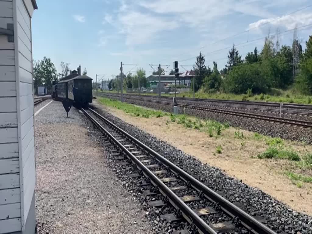 Lößnitzgrundbahn 99 1761-8 bei einer Rangierfahrt im Bahnhof Radebeul Ost am 09. Juli 2023