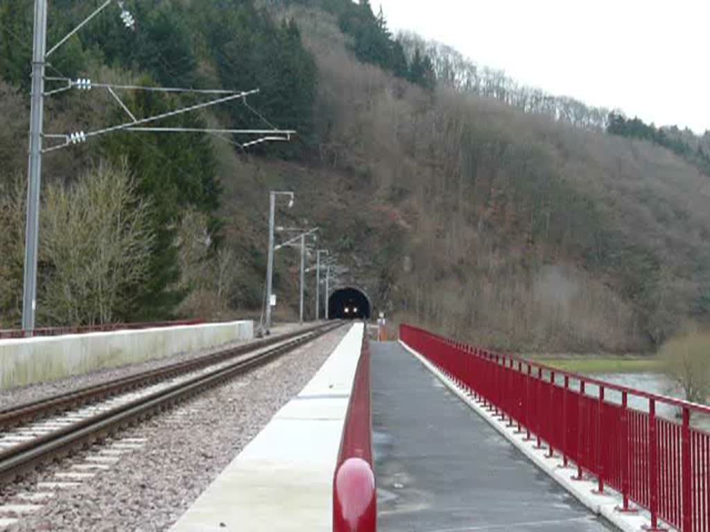 Lok 3013 mit IR aus Richtung Kautenach vor Michelau am 24.01.09