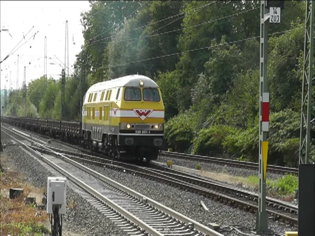 Lok 7 von Wiebe (ex DB 320 001) mit Güterzug bei der Ausfahrt aus dem ehemaligen Bahnhof Bochum Süd am 2. September 2012.
