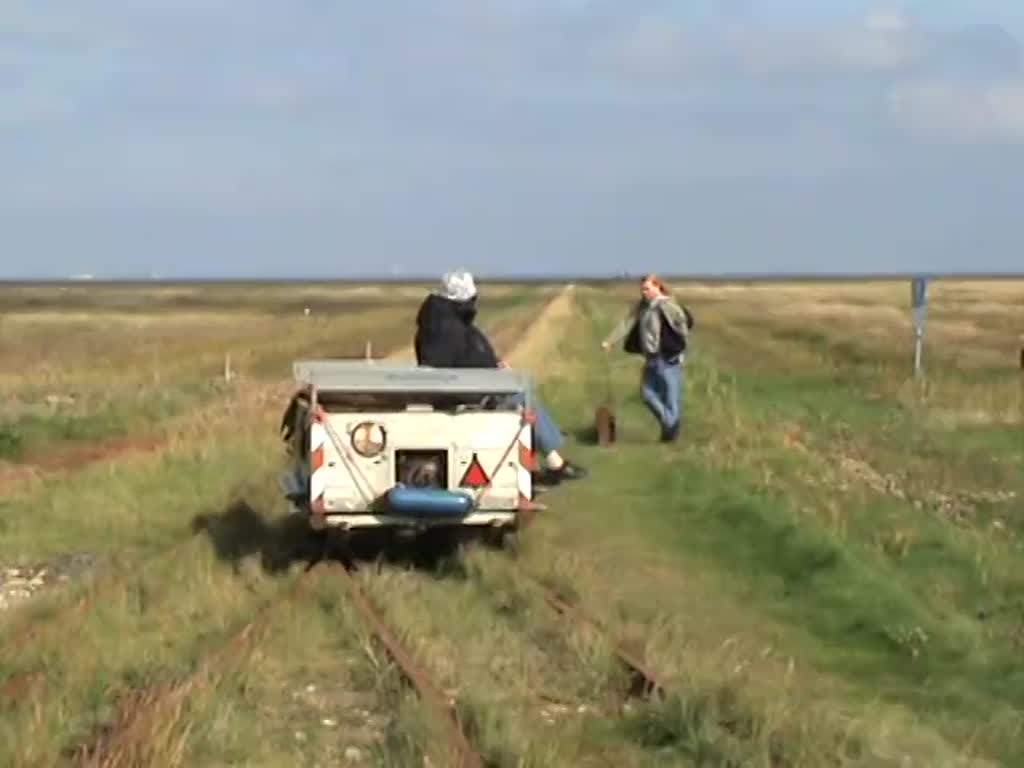 Lore auf der Inselbahn von Hallig Langeness nach Hallig Oland im nordfriesischen Wattenmeer.

Aufnahmedatum: 22. September 2008.