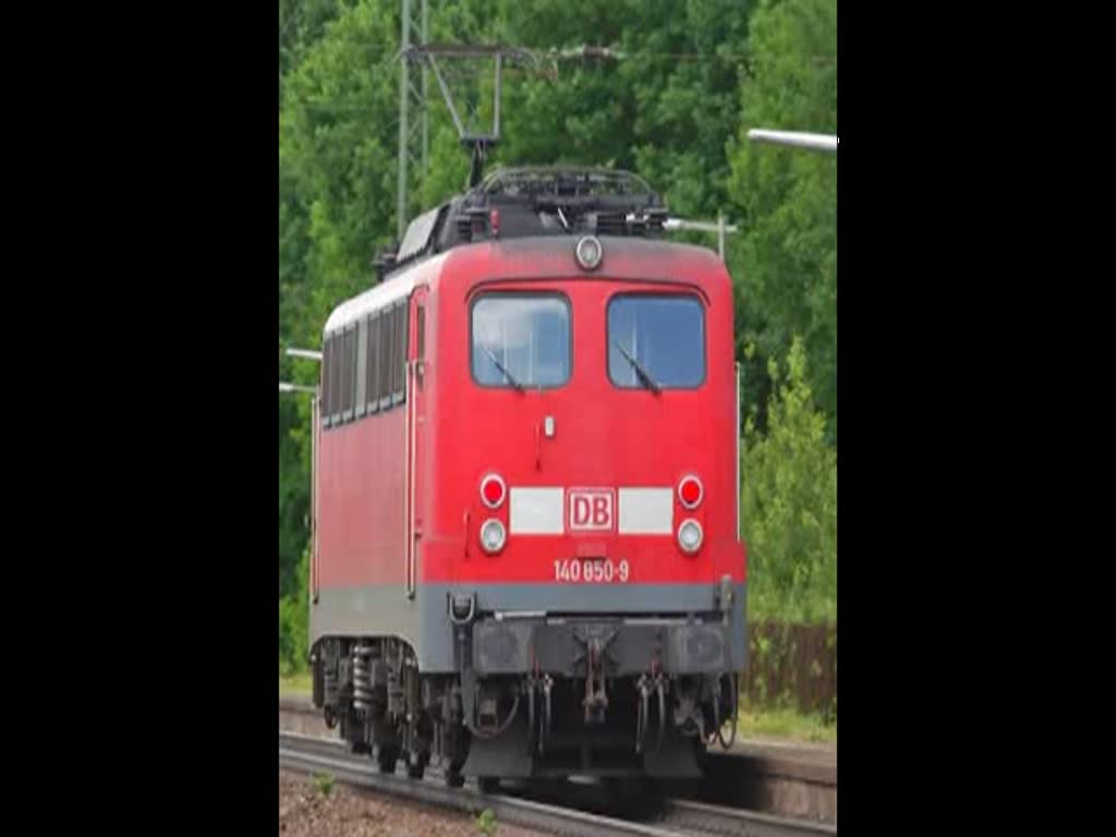 Lz kam diese alte Lady daher: 140 850-9 in Fahrtrichtung Norden. Aufgenommen am 06.07.2010 in Radbruch.