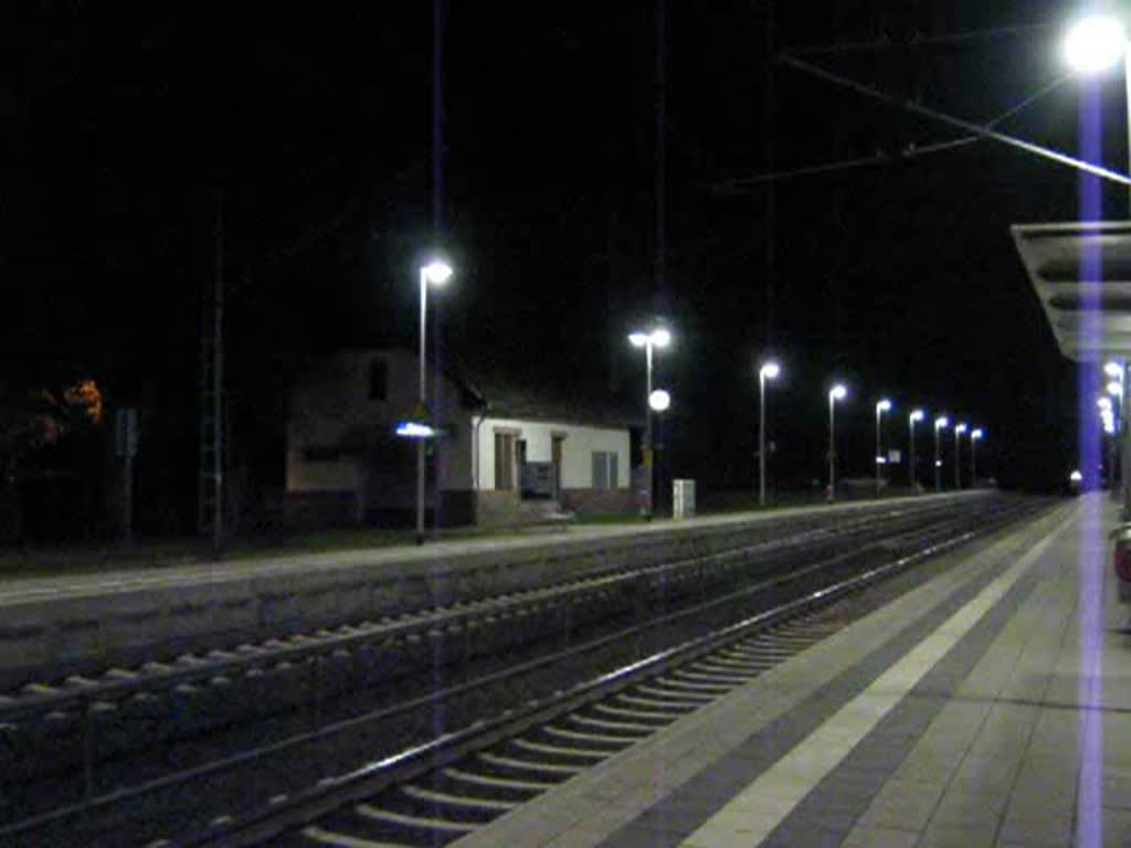 Mal wieder ein anderer Nachtzug (obwohl es erst um 17 Uhr war). TEE 91308 mit 103 184-8 am 13.12.2009 durch Wehretal-Reichensachsen mit Braunschweig als Ziel.