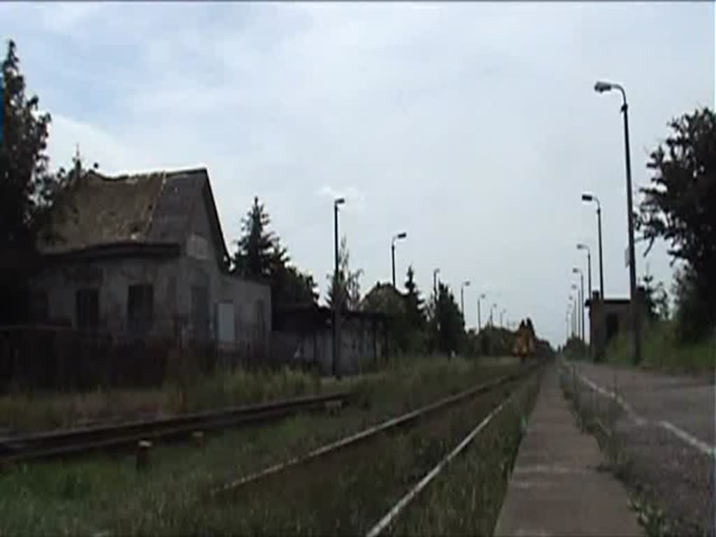 MEG 220 & 216 mit dem Kohlependel Whlitz - Buna der Ersatzweise (anscheind wegen Bauarbeiten) ber Profen Abgefertigt wurde und dan ber Leipzig Abgefahren wurde hier in und nach Grodalzig 09.06.2010