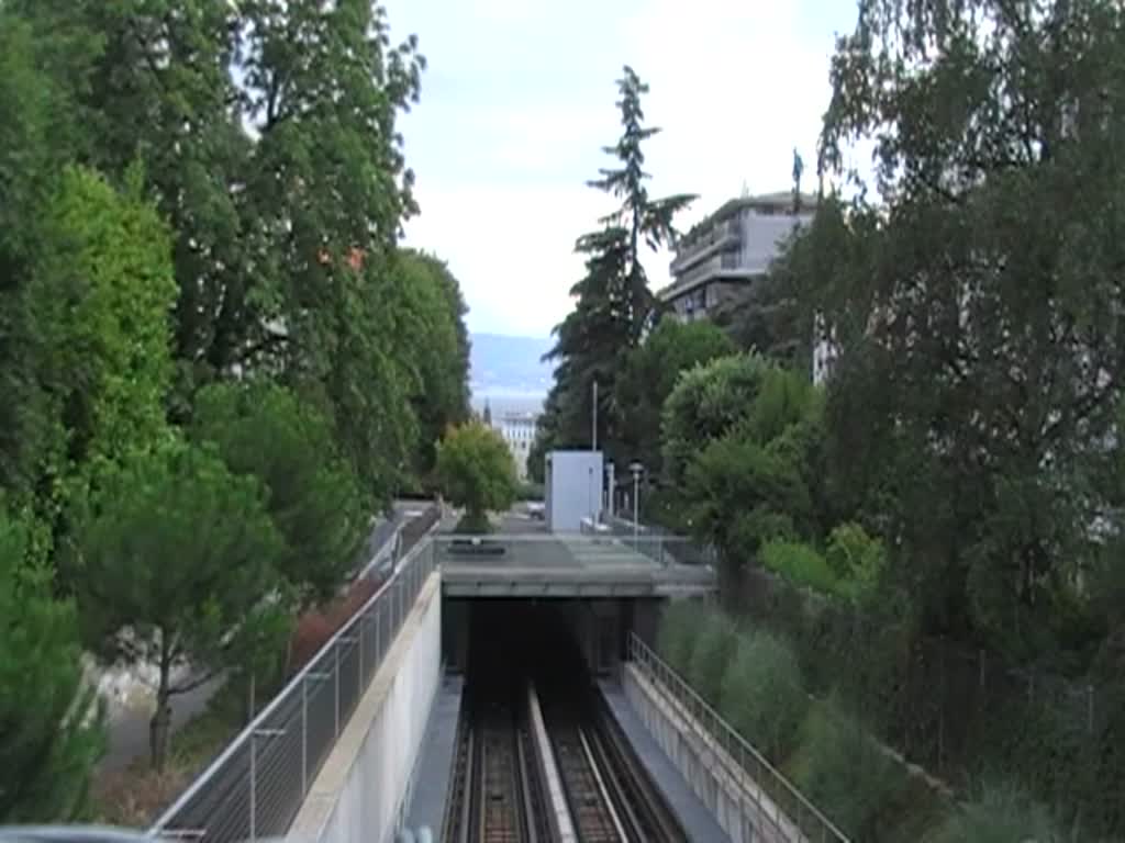 Metro der Linie m2 zwischen Dlices und Grancy. 30.7.2011