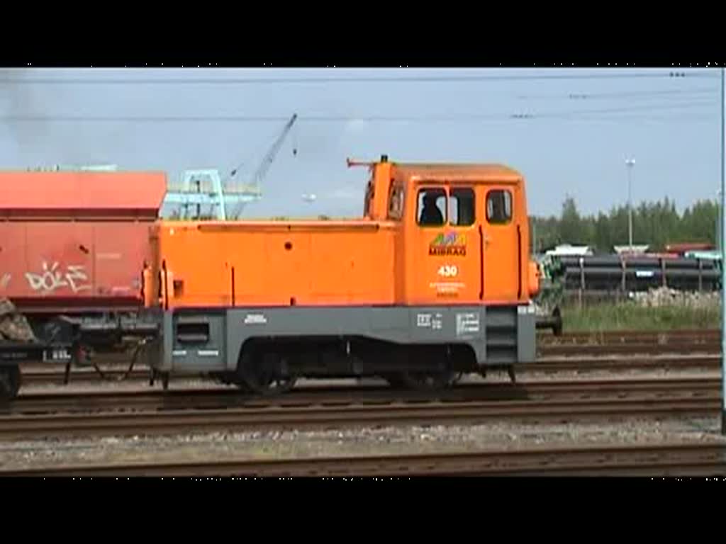 Mibrag Lok 430 (V 22) mit Altschwellenbeladenen Gterwagen in Profen 26.05.2010