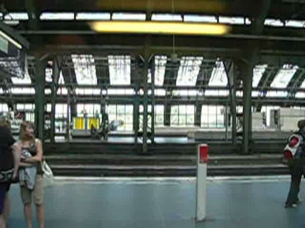 Mit dem Regionalexpress von Berlin Ostbahnhof nach Berlin Karlshorst. Man passiert Warschauer Strae, Ostkreuz, Rummelsburg und Betriebsbahnhof Rummelsburg. In letzterem sieht man einige abgestellte Intercitywagen und Loks. 10.6.2007