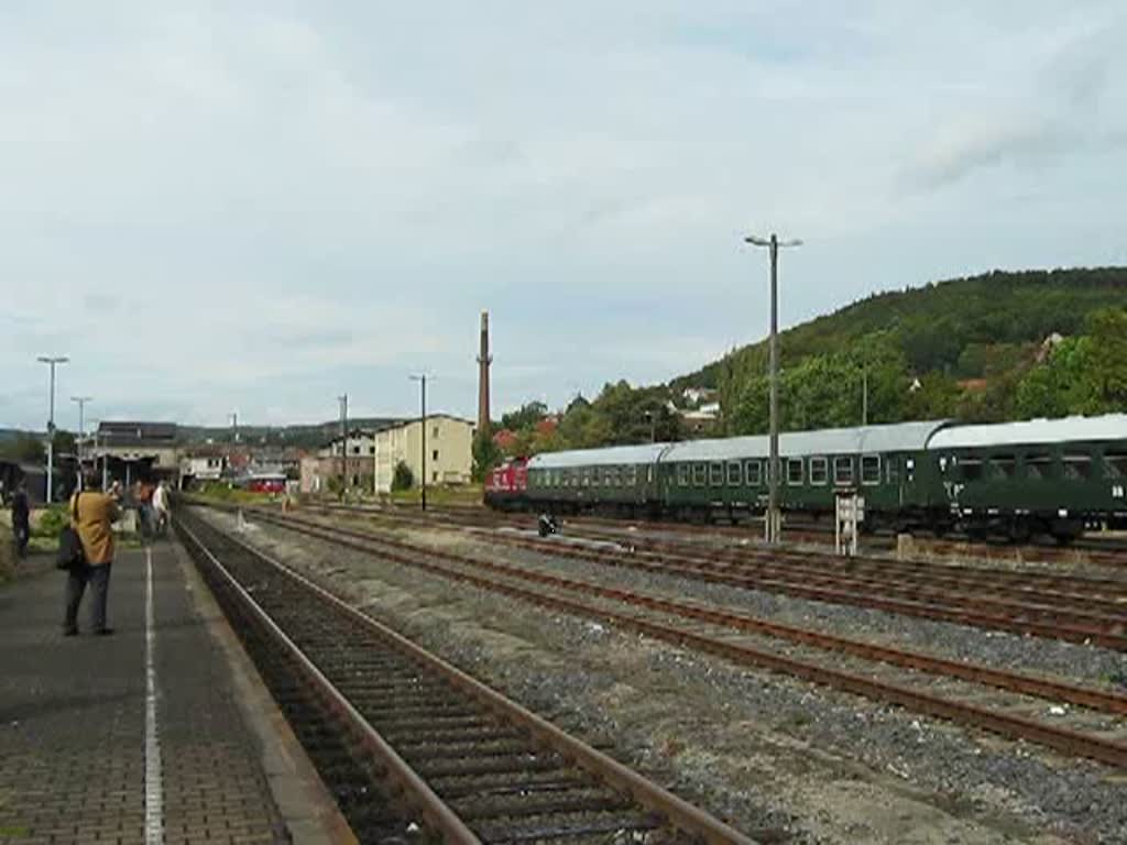 Mit dem Schienenbus zu den 15. Meininger Dampfloktagen war die Tages-Aufgabe fr den 772 141-8 am 05.09.2009. Hier die Rck- bzw. Ausfahrt aus Meiningen.