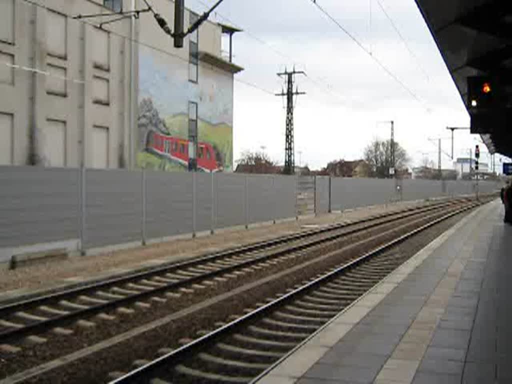 Mit nicht zu verachtender Geschwindigkeit rauschten diese beiden G1206 der Wincanton durch Gleis 1 des Erfurter Hbf. Aufgenommen am 06.12.2009.