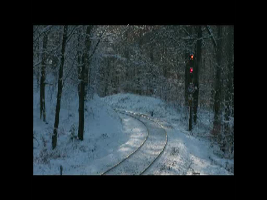 Mit Volldampf durch der Winter-Wald: Weinachtsbumezug von Hellerup nach Grsted, hier fotografiert am 18-Dec-2009.