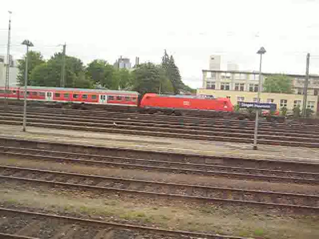 Mitfahrt im RE nach Kreuzlingen - hier bei der Ausfahrt aus Singen (Htw) mit Durchsage der nchsten Reisemglichkeiten.