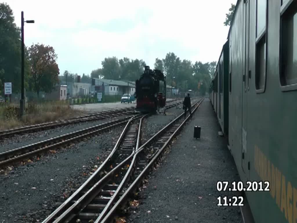 Nach ca. fnfzigmintiger Fahrt von Radebeul Ost nach radeburg  nimmt 99 1775 -8  Wasser in Radeburg  am 07.10.2012  zeit gegen 11:24 Uhr