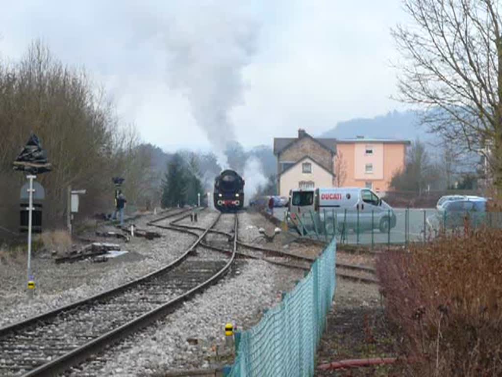 Nach einem kurzen Stop am Halt  Colmar Usines  fhrt Dampflok 5519 in Richtung Bissen ab. 25.01.2009 