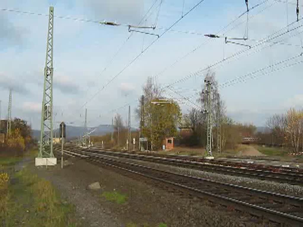 Nach erfolgreichen Testfahrten verlsst der GTW dann ber die Sdanbindung das Testgelnde auf die Hauptstrecke und verschwindet in Richtung Sontra. Aufgenommen am 08.11.2009. 