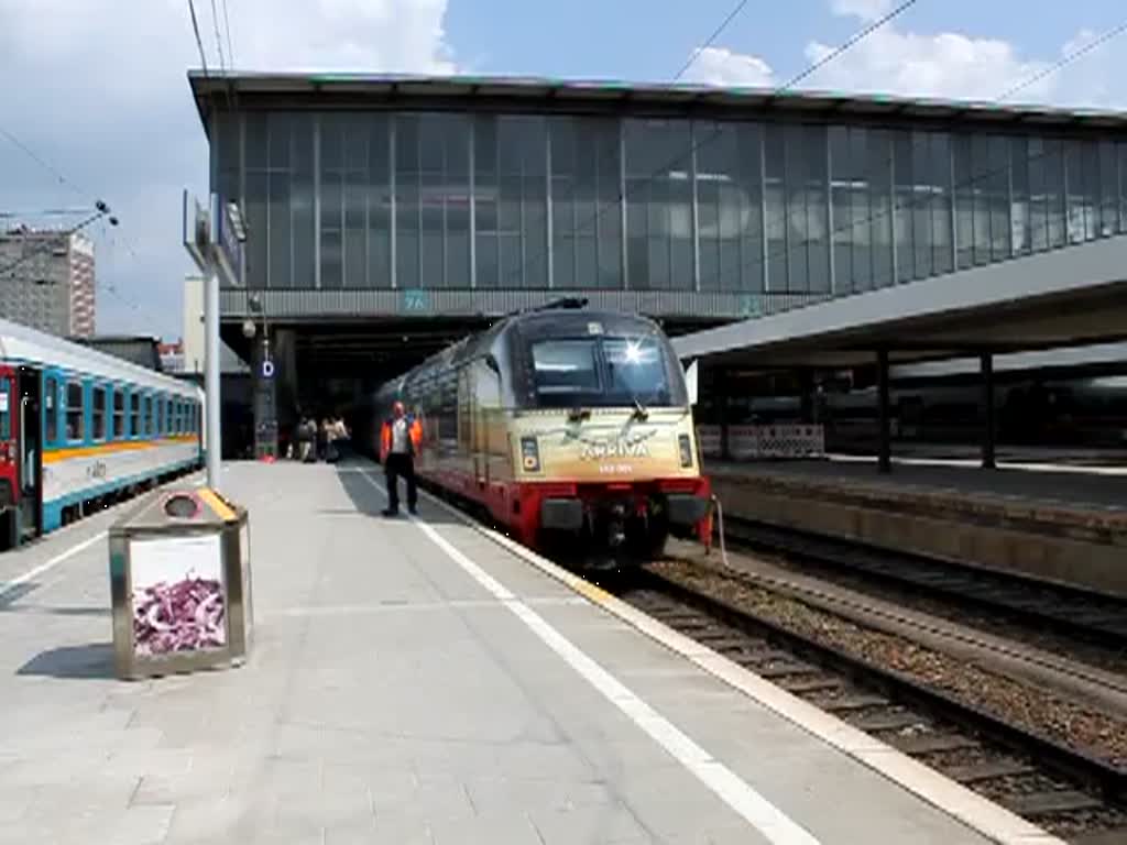 nach einer kleinen Filmpause melde ich mich wieder 183 001-7 von Arriva-Lnderbahn-Express(Alex)mit ALX84110 von Mnchen Hbf nach Hof.(24.04.2011)