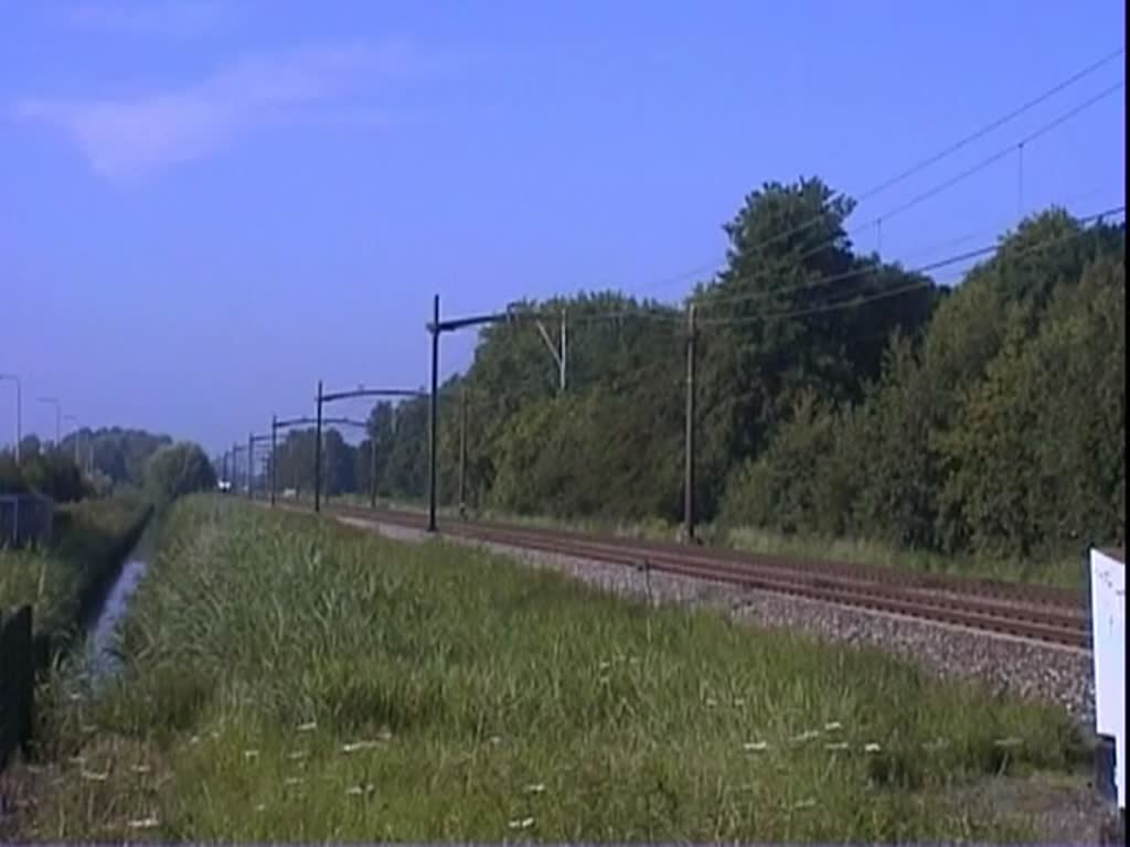 NMBS 2811 und NMBS 2865 mit der Beneluxzug und eine doppelte DDAR hier am Dordrecht 