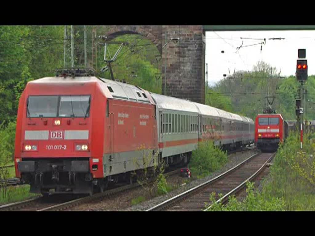 Noch ein Wetttrennen: Diesmal zwischen 101 017-2 mit IC und 152 034-5 mit GZ. Beide fuhren am 08.05.2010 in Richtung Norden durch Eichenberg.