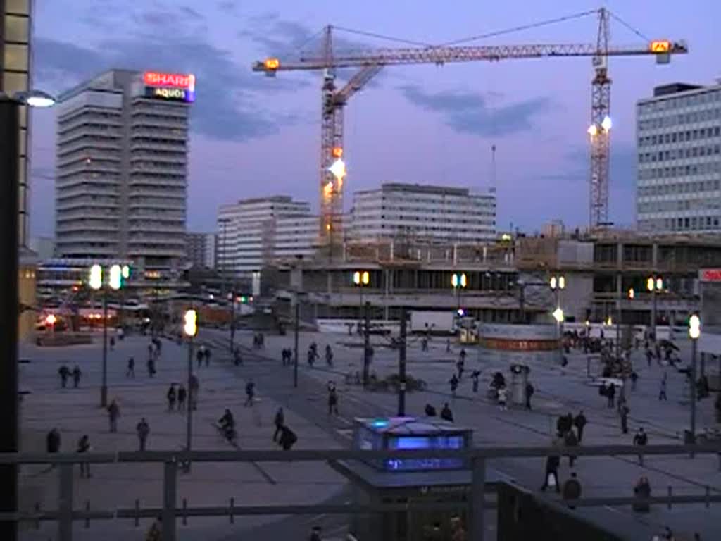 Nochmal buntes Treiben am Alexanderplatz, 18.3.2008