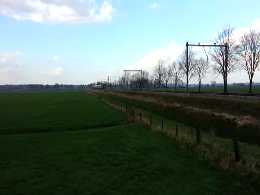 N.S.Lok 1758 auf dem Weg zur Grenz Bahnhof Bad Bentheim mit seinem IC von Schiphol nach Berlin bei Soest. 05-03-2014.