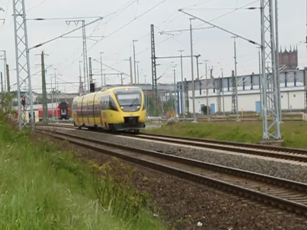 OLA-VT0005 als OLA79759 von Rostock Hbf nach Gstrow bei der Ausfahrt im Rostocker Hbf.(16.05.2011)