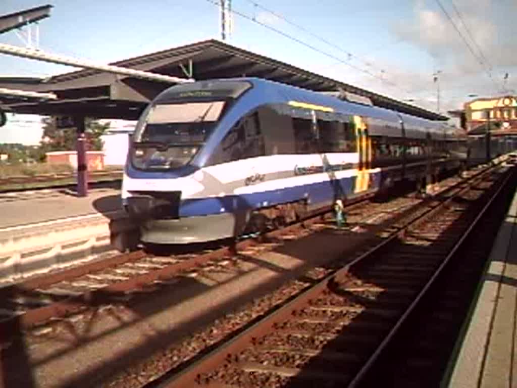 OLA80027 von Rostock Hbf.nach Gstrow bei der Ausfahrt im Rostocker Hbf.(09.08.08)