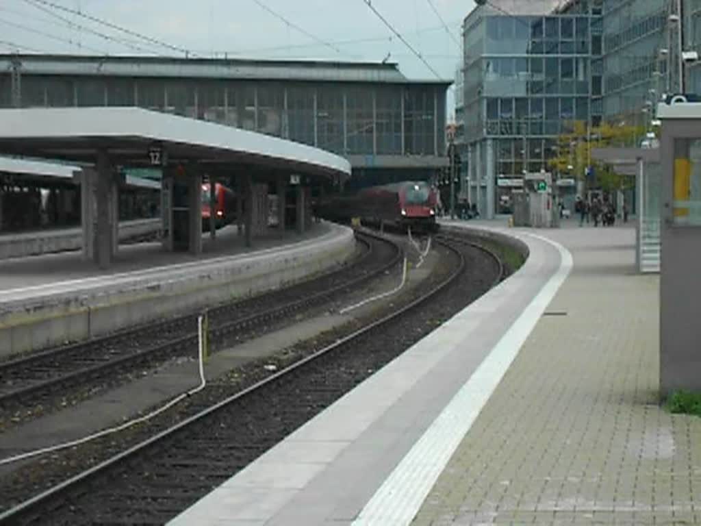 Railjet in Mnchen Hbf.
RJ 261 Mnchen Hbf-Wien Westbahnhof verlsst auf Gleis 11 pnktlich um 17:23 Uhr 
denn Mnchner Hbf der nchste Halt ist Salzburg Hbf.
Aufgenommen am 13.09.12