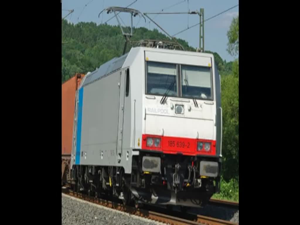 Railpool gibt's auch in wei: 185 639-2 mit Containerzug in Richtung Sden bei Mecklar. Aufgenommen am 07.07.2010.