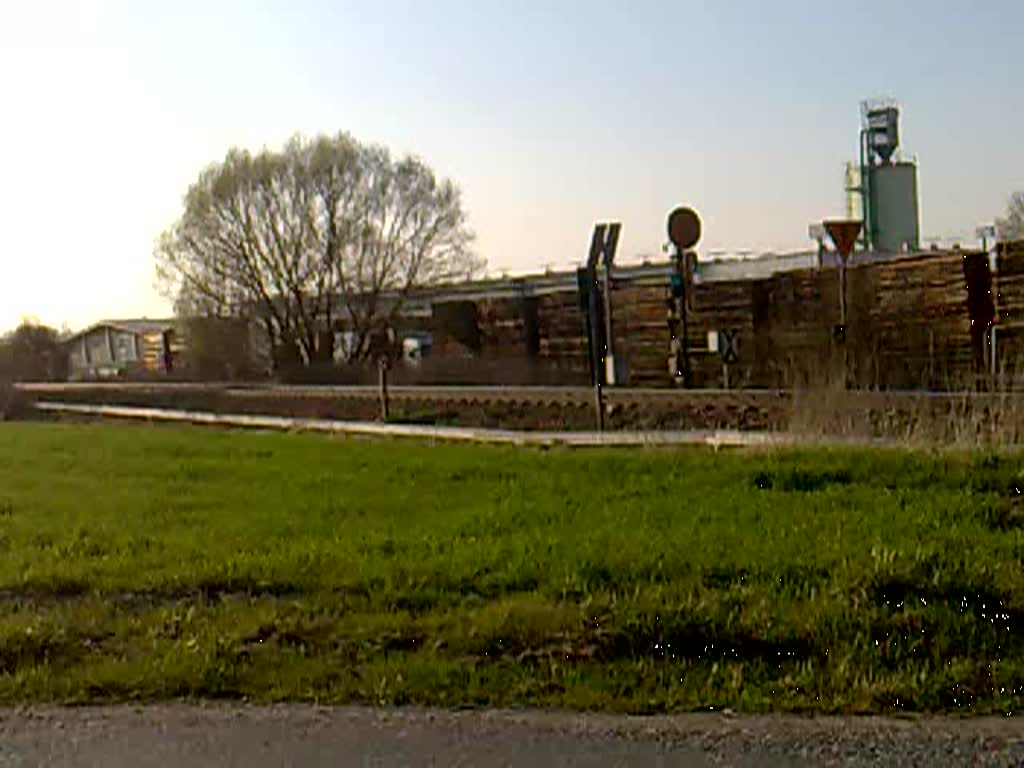 RB 27063 unterwegs Richtung Mhldorf. 
Am Bahnbergang Schwindegg.