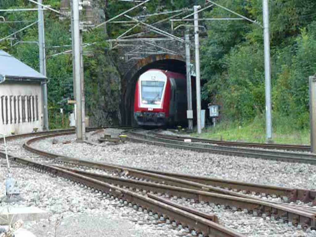 RB 3216 mit Steuerwagen 003 voraus, wird von Lok 4006 in den Bahnhof von Kautenbach, auf die Abzweigung in Richtung Wiltz  geschoben. 09.09.2008  