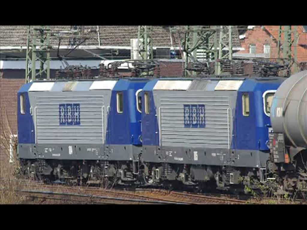 RBH 104 (143 191-5) und 105 (143 186-5) mit Kesselwagenzug in Richtung Norden. Aufgenommen am 07.04.2010 in Gttingen.