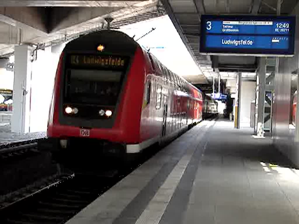 RE 38211 als RE4 nach Ludwigsfelde im Bahnhof Berlin Sdkreuz.
