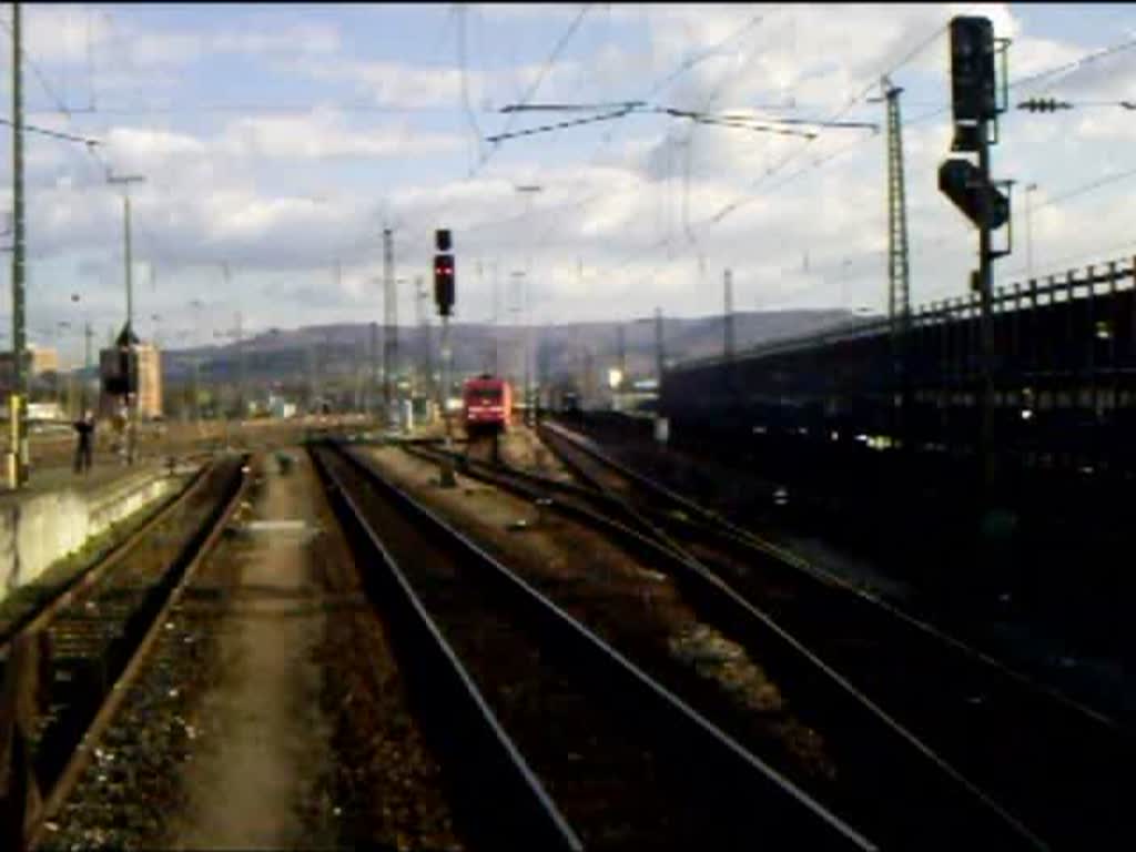 Re 465 005 der BLS fhrt mit einem Gterzug durch Basel Bad Bf in Richtung Weil am Rhein. 18.03.08