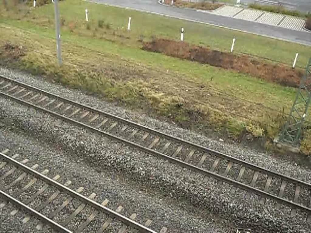 RE Richtung Saalfeld (Saale) durchfuhr vor einer minute den Bahnhof Stockheim. Video hab ich von der Brcke gemacht.