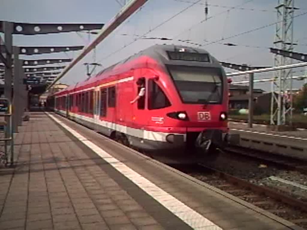 RE33215 von Rostock Hbf.nach Sassnitz kurz vor der Abfahrt im Rostocker Hbf.(27.09.08)