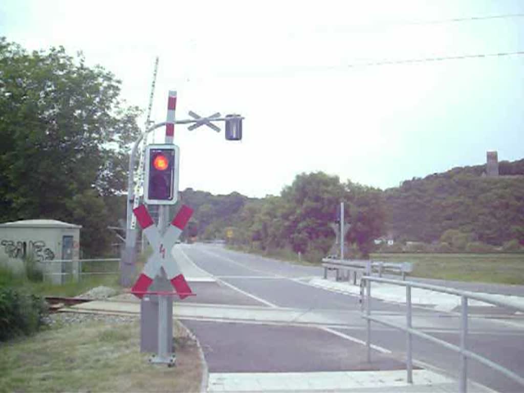 Regionalexpress von Erfurt, bei Heldrungen. Im Hintergrund die Sachsenburg. (25.05.08)