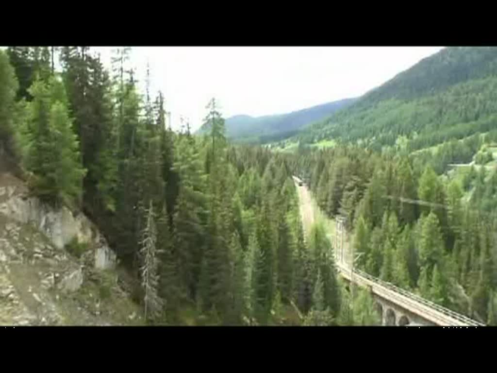 Rhtische Bahn 2008 - An diesem wunderschnen Viadukt zwischen Cinuos-chel Brail und Zernez knnen wir am 08.06.2008 den R 1944 Pontresina-Scuol Tarasp ablichten. Zuglok drfte die Ge 4/4 II 613  Domat / Ems  gewesen sein.