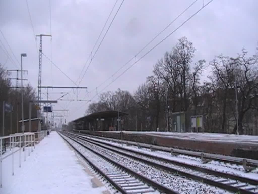 S-Bahn nach Erkner bei der Ein- und Ausfahrt in Berlin Karlshorst. BR 481. 9.2.2012
